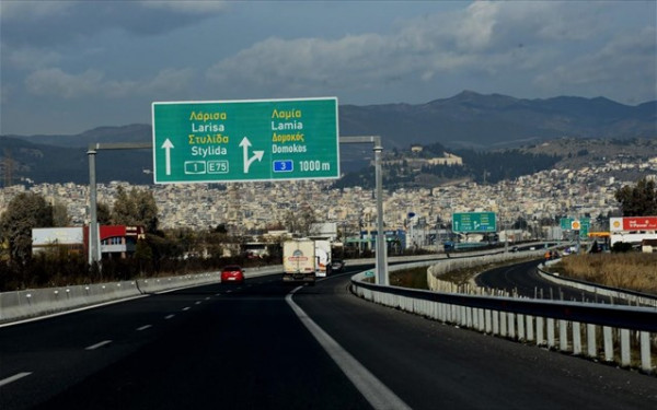 Λαμία: Εκτροπή νταλίκας κοντά στη Γραβιά – Έκλεισε η Εθνική Οδός
