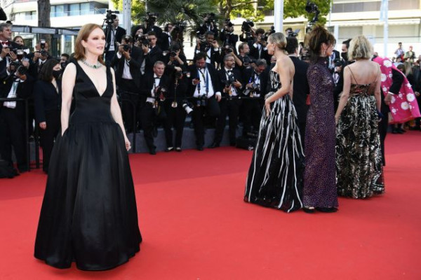 Φεστιβάλ Καννών: Οι εμφανίσεις που ξεχώρισαν στο κόκκινο χαλί της τελετής έναρξης