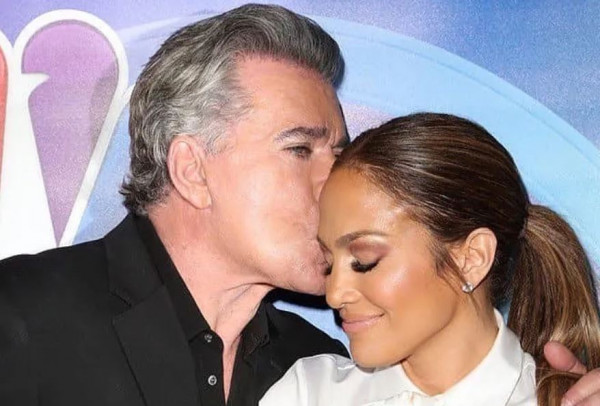 Ραγίζει καρδιές το μήνυμα της Τζένιφερ Λόπεζ για τον Ray Liotta – H συνεργασία τους και οι κοινές φωτογραφίες