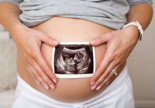 Βρετανία: Γυναίκα απέβαλε και στο νοσοκομείο της έδωσαν το νεκρό έμβρυο μέσα σε τάπερ να το πάρει σπίτι της