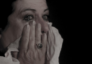 Το Θέατρο «Μεταξουργείο» παρουσιάζει την ιστορική παράσταση «Αγγέλα Παπάζογλου» με την Άννα Βαγενά