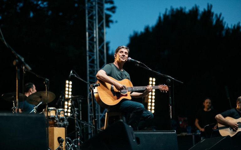 Ο Σωκράτης Μάλαμας μας περιμένει στο Κατράκειο για δύο εμφανίσεις