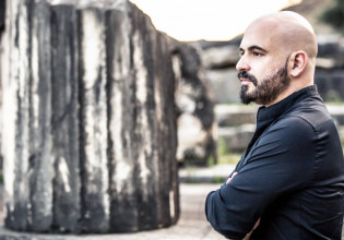 Ο Δημήτρης Μαραμής παρουσιάζει το μουσικό έργο «Το Τραγούδι του Νεκρού Αδελφού»