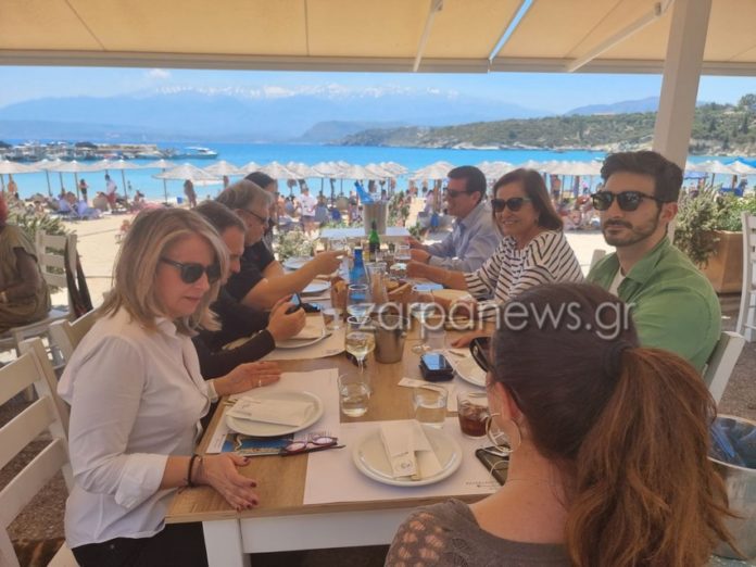 Μπακογιάννη – Βενιζέλος: Τράβηξαν τα βλέμματα σε γνωστή ψαροταβέρνα στα Χανιά