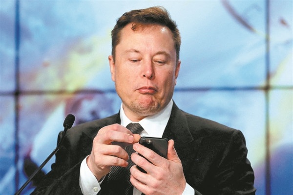 Έλον Μασκ: Ο Mr. Tesla κοιτάζει τον Λευκό Οίκο