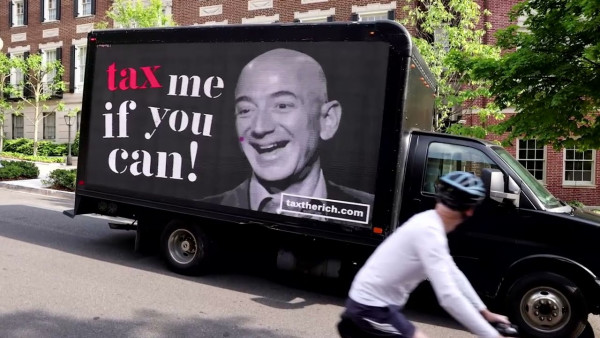 Νταβός: Εκατομμυριούχοι… διαδήλωσαν απαιτώντας «φορολογήστε μας τώρα»