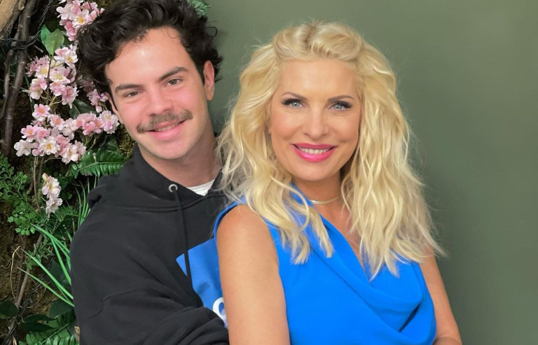 Ελένη Μενεγάκη: Ποζάρει για πρώτη φορά με τον Άγγελο Λάτσιο και τη σύντροφό του