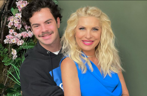 Ελένη Μενεγάκη: Ποζάρει για πρώτη φορά με τον Άγγελο Λάτσιο και τη σύντροφό του