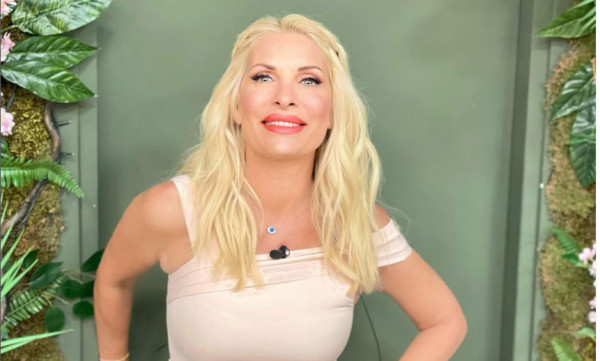 Αναποφάσιστη η Ελένη Μενέγακη – Το δίλημμα της παρουσιάστριας εν όψει καλοκαιριού