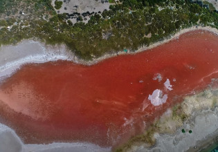 Σήμα κινδύνου ή τρικ; To άγνωστο νησί σε σχήμα σπαθιού με τα μυστηριώδη αρχικά