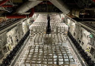 ΗΠΑ: Το πρώτο φορτίο με 35 τόνους βρεφικού γάλακτος έφτασε από την Ευρώπη