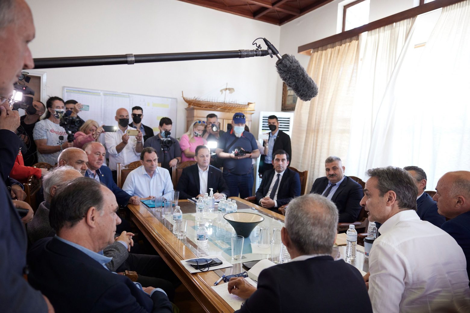 Μητσοτάκης: Η κυβέρνηση θα κριθεί στο τέλος της τετραετίας - Συνάντηση με τους δημάρχους στη Μαγνησία
