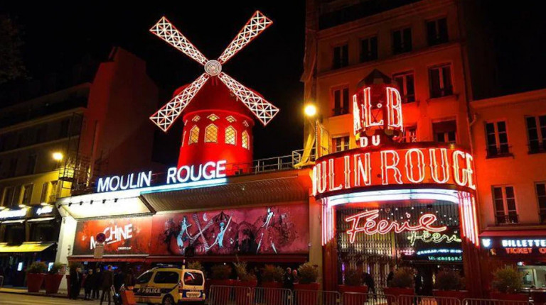 Airbnb: Στο μυστικό δωμάτιο του Moulin Rouge