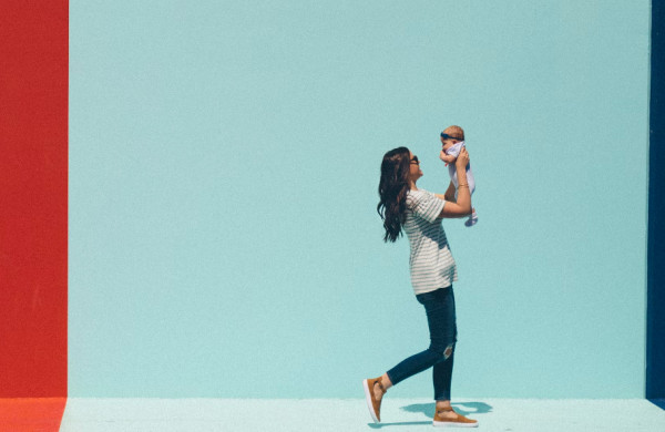 Γιορτή της Μητέρας: Τις μητέρες που βιώνουν δύσκολες καταστάσεις, τιμούν σήμερα οι δήμοι της Αττικής