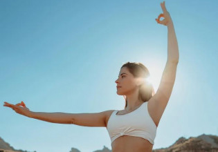 Χριστίνα Μπόμπα: Υποδέχτηκε το καλοκαίρι με μαγιό και «αναστέναξε» το Instagram