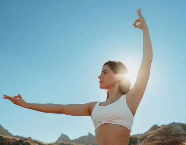 Χριστίνα Μπόμπα: Υποδέχτηκε το καλοκαίρι με μαγιό και «αναστέναξε» το Instagram