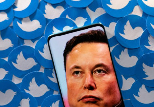 «Παιχνίδι» Μασκ με το Twitter και παζάρια με τους χρήστες