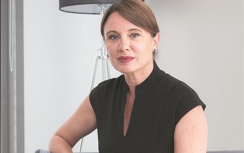 Νίνα Γκρέγκορι: Ορατή βελτίωση του προσφυγικού στα νησιά