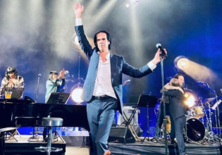 Nick Cave: Ο γιος του πέθανε σε ένα μοτέλ με πισίνα – βούρκο και γκράφιτι στους τοίχους
