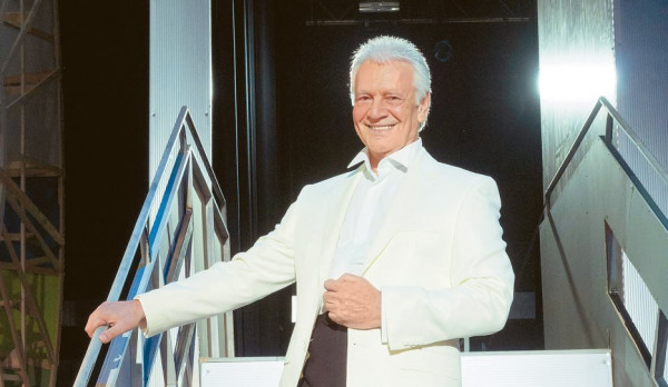 Φίλιππος Νικολάου: «Στα 12 μου βγήκα στο πεζοδρόμιο για να φέρνω χρήματα στο σπίτι»