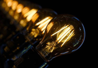 Μέχρι το τέλος Μαΐου μέτρα για το ρεύμα στα νοικοκυριά, δηλώνει η επίτροπος Ενέργειας στη Μαρία Σπυράκη