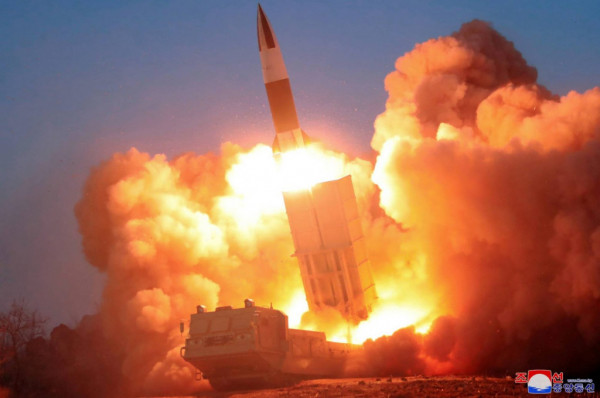 Βόρεια Κορέα: Εκτόξευσε νέο πύραυλο «αγνώστου τύπου»