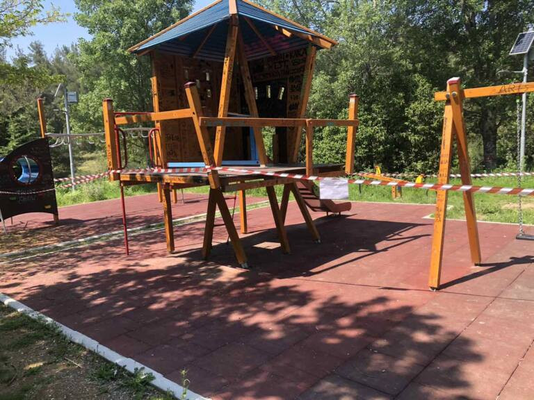 Σιγά το νέο: Άλλος ένας βανδαλισμός παιδικής χαράς