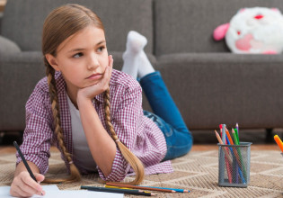 Η εφηβεία αρχίζει όλο και νωρίτερα και κανείς δεν μπορεί να εξηγήσει γιατί