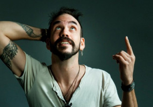 Ο Πάνος Μουζουράκης μας προσκαλεί στο Θέατρο Άλσος σε μια βραδιά γεμάτη μουσική, κέφι και διασκέδαση