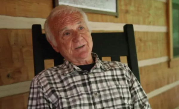 ΗΠΑ: Πανικός στα Social Media με τον 83χρονο που… παραιτήθηκε από ιερέας και έγινε πορνοστάρ