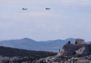 Άσκηση Tiger Meet: Συμβολική πτήση μαχητικών αεροσκαφών και ελικοπτέρων πάνω από την Ακρόπολη