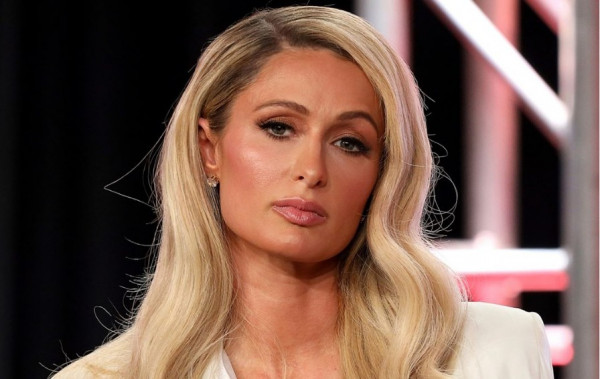 Πάρις Χίλτον: Με ανάγκαζαν να κάνω γυναικολογικές εξετάσεις μες στη νύχτα – Έκλαιγα και με απειλούσαν