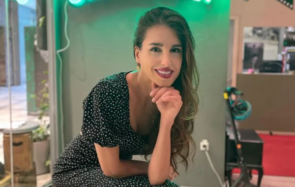 Η Παυλίνα Βουλγαράκη υποδέχεται το καλοκαίρι στο Gazarte