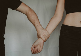 Λάρισα: Εργοδότης επιτέθηκε σωματικά και λεκτικά σε έγκυο εργαζόμενη – Η καταγγελία της ΓΣΕΕ