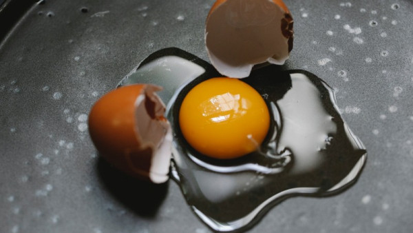 Προσοχή! Αν σπάσετε αυγό και δείτε αυτό μέσα, πετάξτε το αμέσως