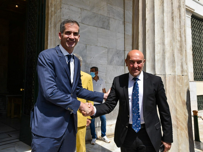 Κώστας Μπακογιάννης: «Δεν μπορούμε να επιτρέψουμε στον Ερντογάν να κρατά σε ομηρία τις σχέσεις των λαών μας» – Συνάντηση με τον δήμαρχο Σμύρνης