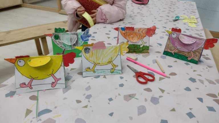 Το Μαξίμου έστειλε δεκάδες βιβλία σε παιδιά στη Μαδρίτη για την εκμάθηση της ελληνικής γλώσσας