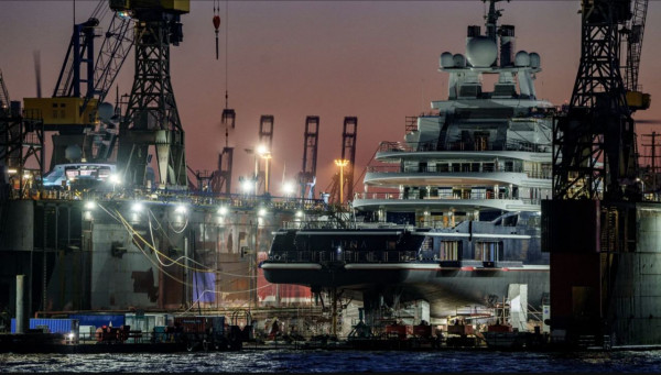 Γερμανία: Κατέσχεσαν γιοτ αξίας 400 εκατομμυρίων – Σε ποιον Ρώσο ολιγάρχη ανήκει το «Luna»