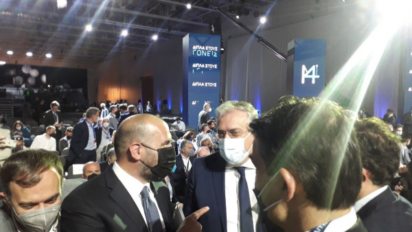 Συνέδριο ΝΔ: Ποιος έχει τις καλύτερες διαδικασίες; Τζανακόπουλος και Μάντζος αστειεύτηκαν με Θεοδωρικάκο και Ταραντίλη