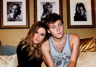 Συγκινεί η Λίζα Μαρί Πρίσλεϊ: «Θα θρηνώ για πάντα την απώλεια του γιου μου»