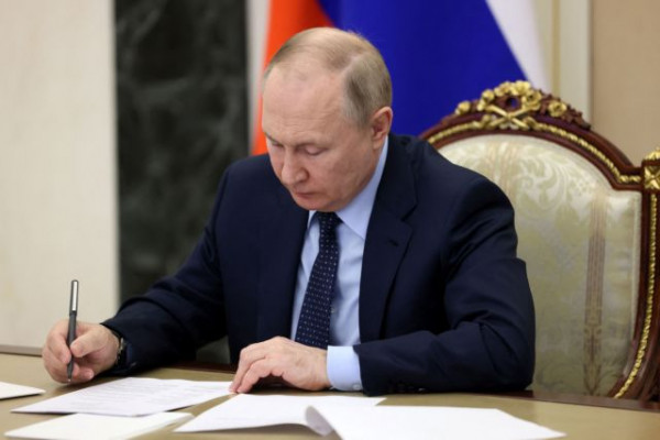 Πούτιν: Υπέγραψε διάταγμα που διευκολύνει την απόκτηση ρωσικής υπηκοότητας στις κατεχόμενες ουκρανικές περιοχές
