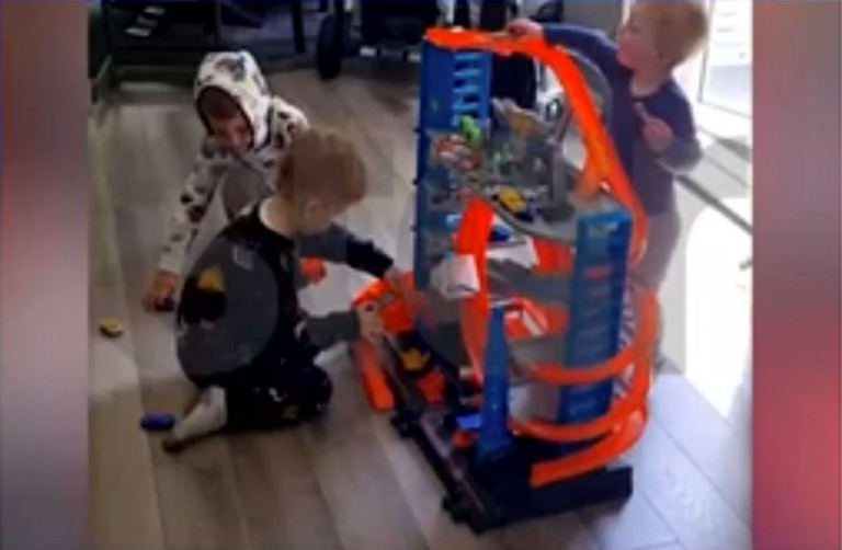 Στη Νορβηγία ο 6χρονος Ράινερ – Έστειλε φωτογραφίες ο πατέρας του