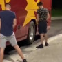 Οπαδοί ούρησαν στο λεωφορείο της Ρόμα στα Τίρανα (vid)