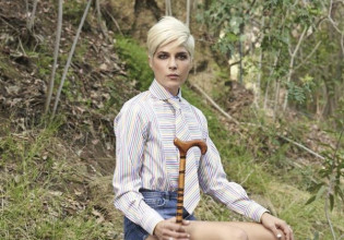 Απίστευτο: Η Σέλμα Μπλερ συνήθιζε να… δαγκώνει τους φίλους της – Πώς αντέδρασαν οι σταρ που έπεσαν «θύματα»