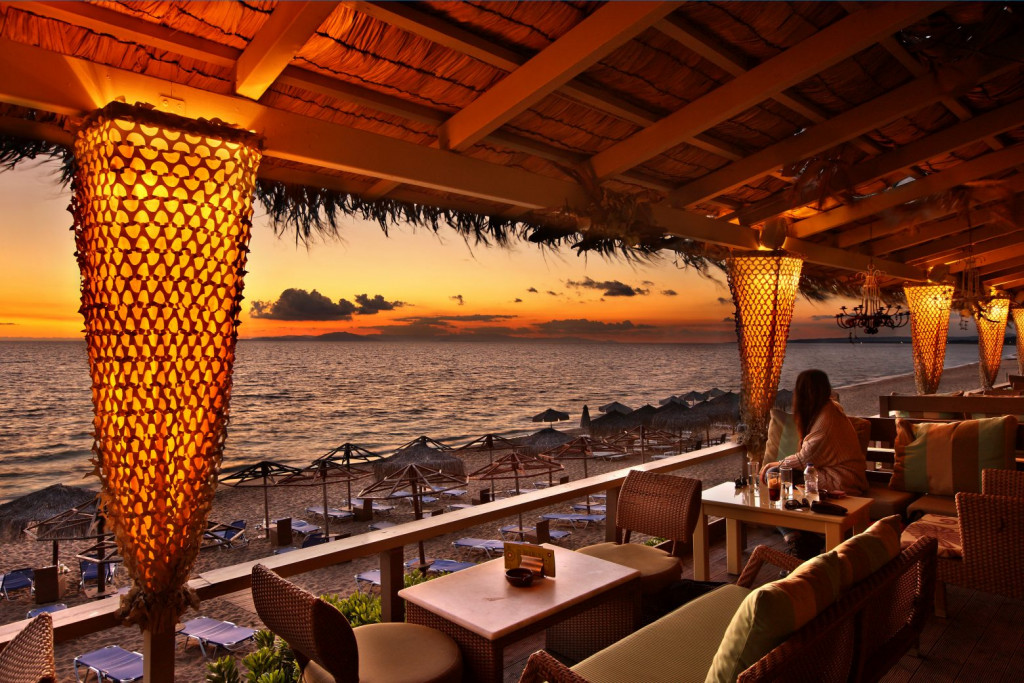 Η «φτηνή Μύκονος»: Πας με αμάξι, δεν πληρώνεις ξαπλώστρα και τρως με ελάχιστα χρήματα