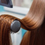 Μαλλιά: 8 tips για άψογο ίσιωμα με το πιστολάκι