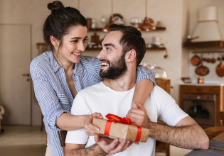 Τα καλύτερα δώρα για τον Κωνσταντίνο, την Ελένη και τους λοιπούς εορτάζοντες