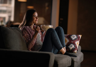 Τηλεοπτικές σειρές για το καλοκαίρι: Ένας οδηγός με τις καλύτερες streaming επιλογές αυτή τη στιγμή