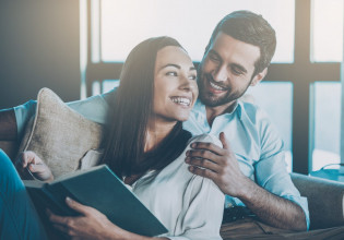 Βιβλίο: 14 προτάσεις για να αρχίσεις να χτίζεις την καλοκαιρινή σου λίστα ανάγνωσης