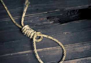 Τραγωδία στο Μπούρτζι: 59χρονος κρεμάστηκε στο σπίτι του – Τον βρήκε η σύζυγός του